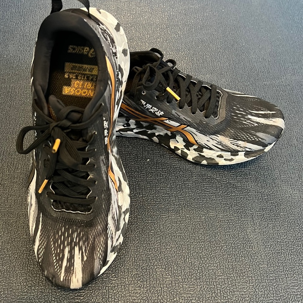 ASICS NOOSA TRI 13  size 9.5